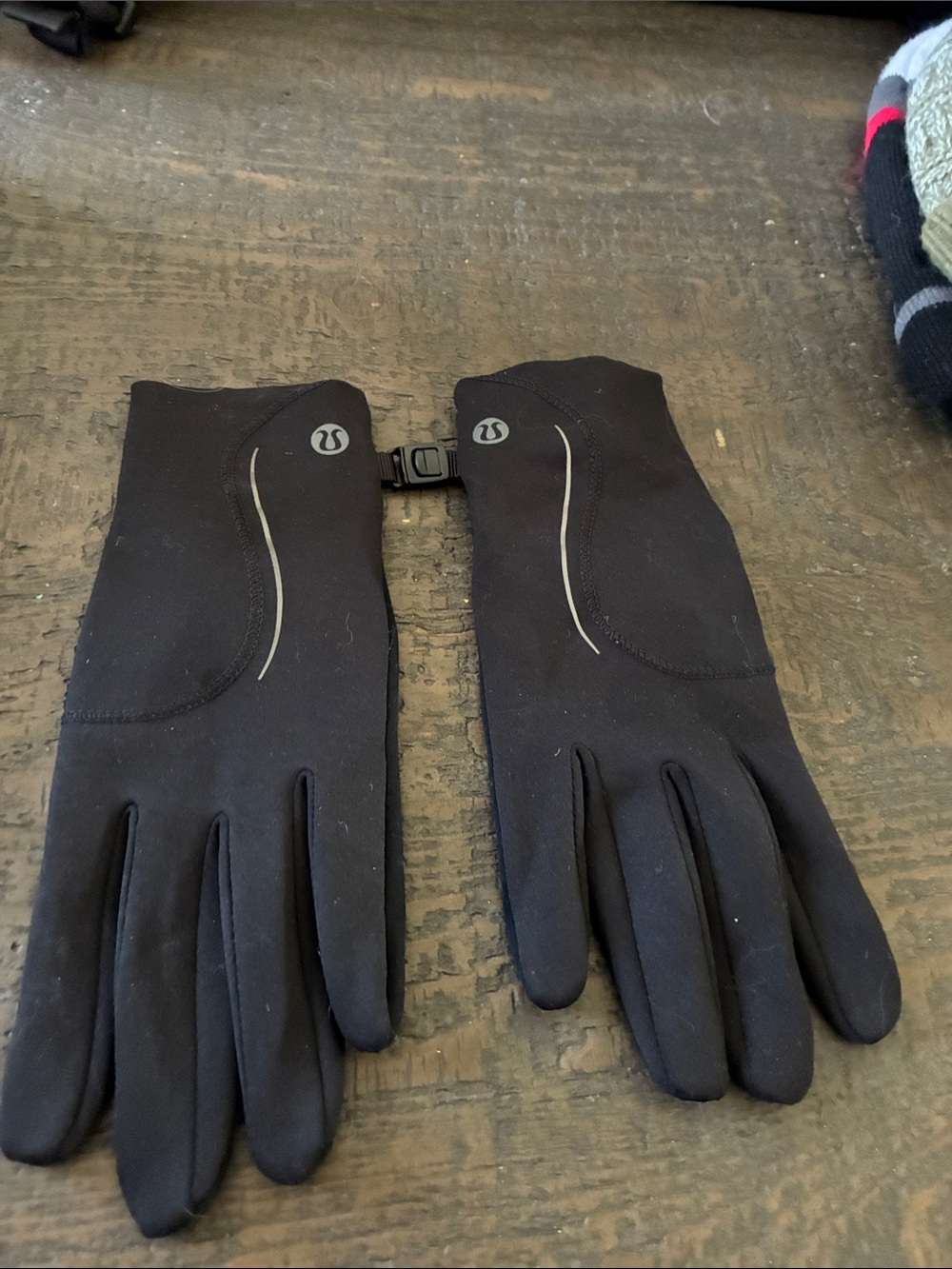 lululemon athletica women’s  Black Gloves with Reflective Trim size S/M